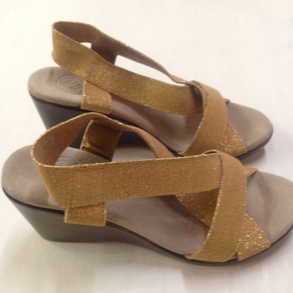 Charleston Shoe Co. Gibbes Metallic Gold Wedges - Picture 7 of 10